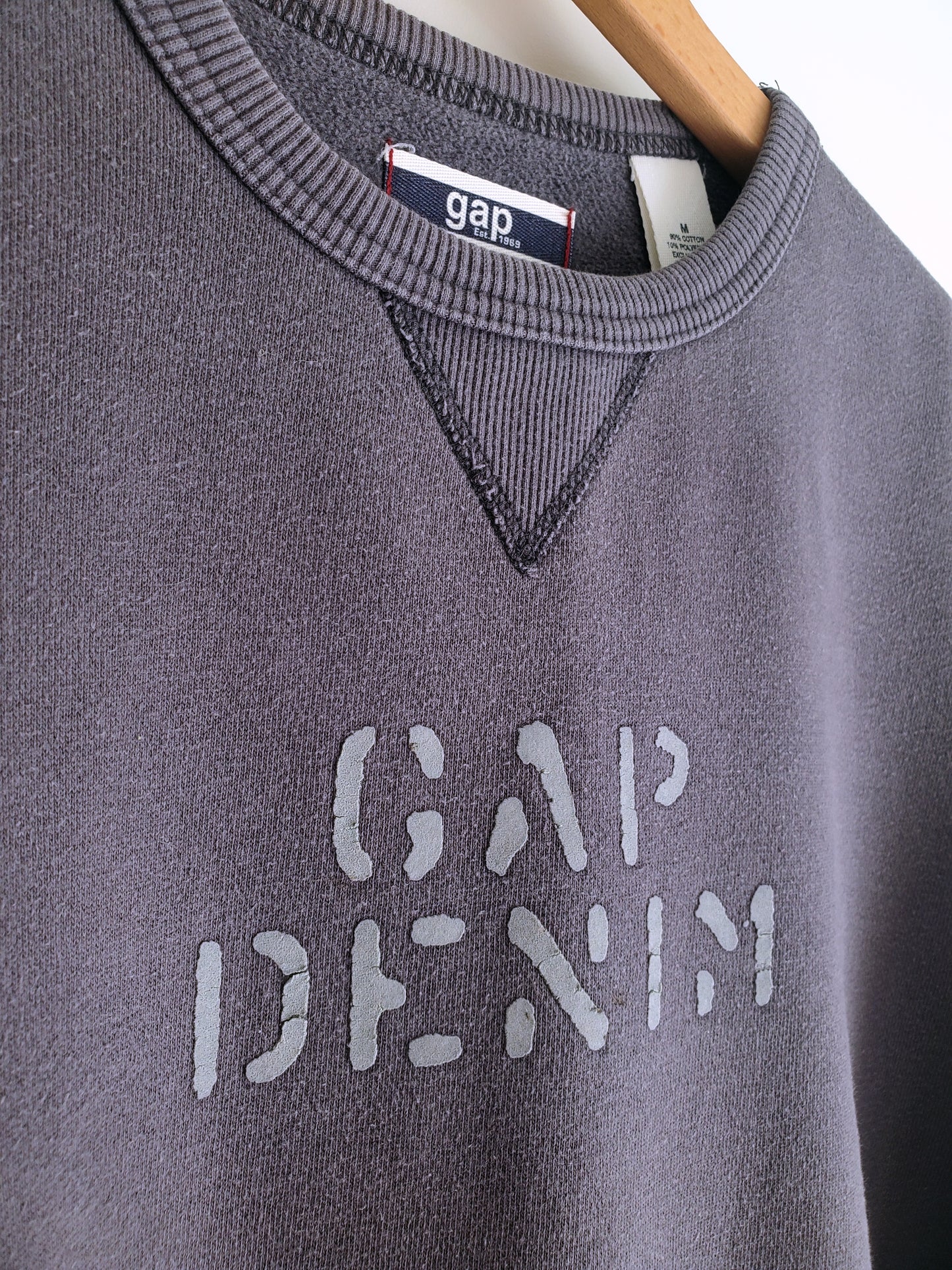 GAP stencil logo crewneck (2001)