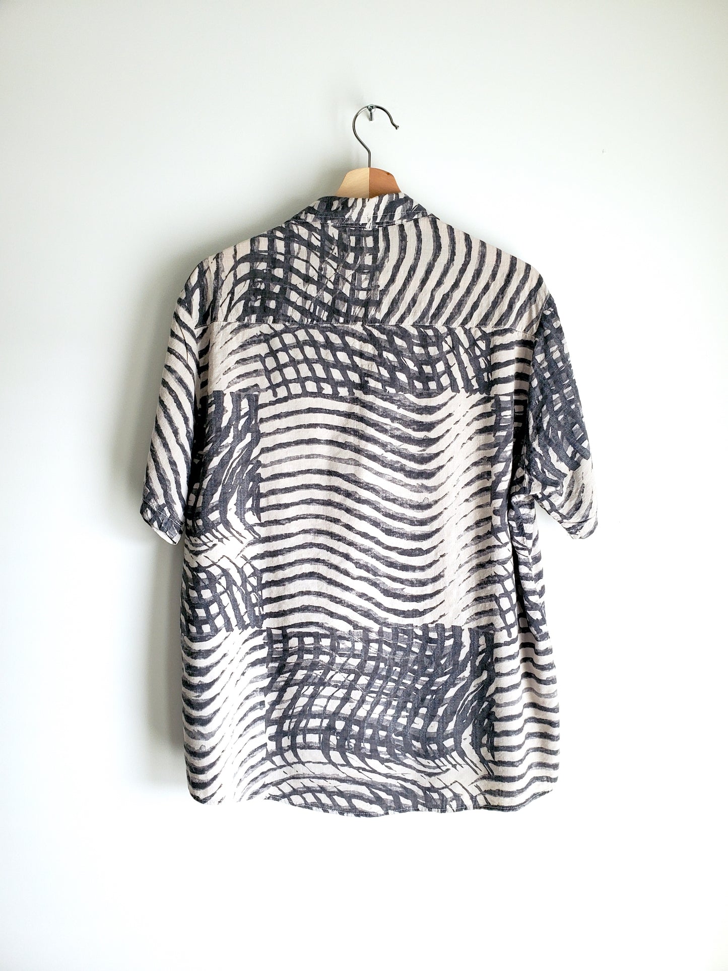 abstract grid print short sleeve shirt