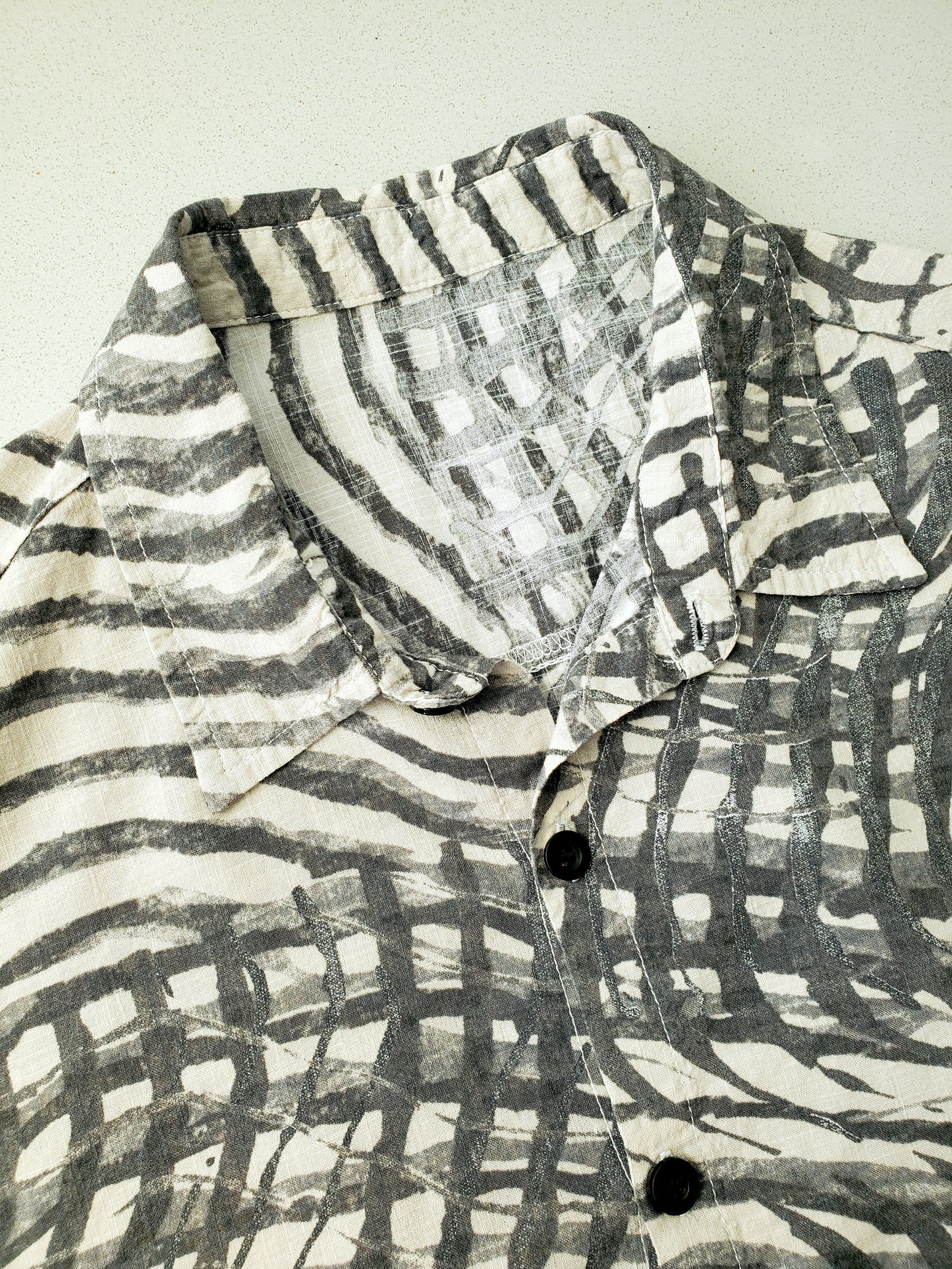 abstract grid print short sleeve shirt